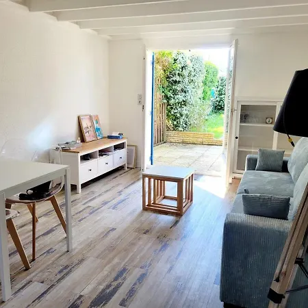Genets Bleu - Ocean And Amenities Holiday home
